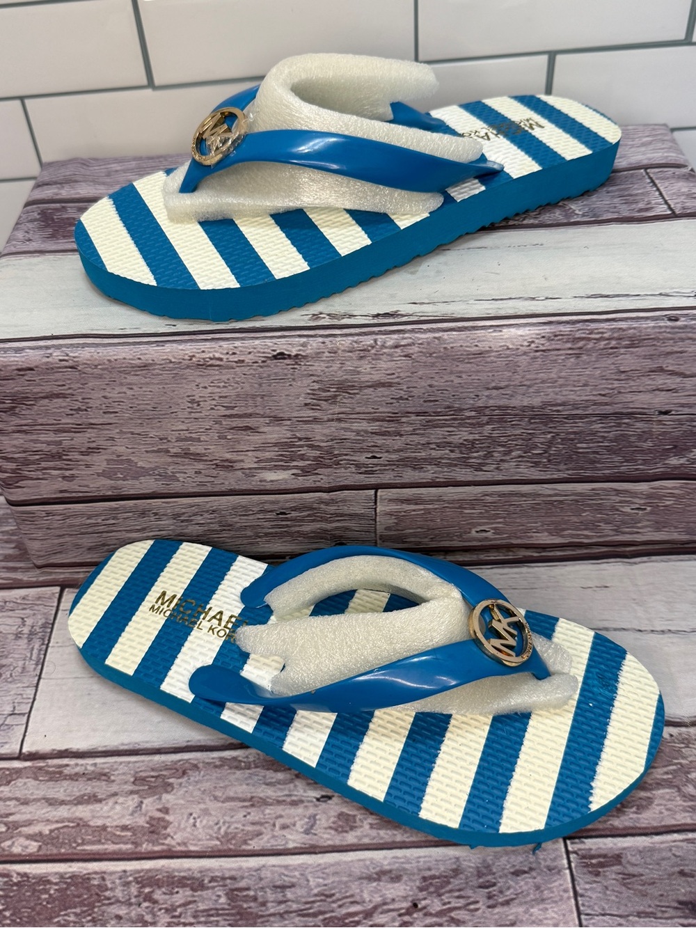 Michael Kors Jet Set MK Rubber Flip-Flop Blue Size 5